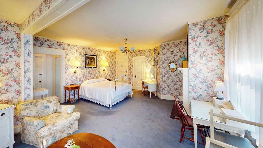 The Red Lion Inn - photo 32