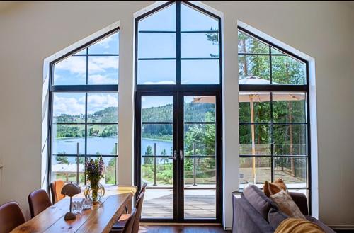 Newly built cabin with sauna fireplace and amazing view — 4-Star Luxury Hotel in Jaervsoe, Sweden