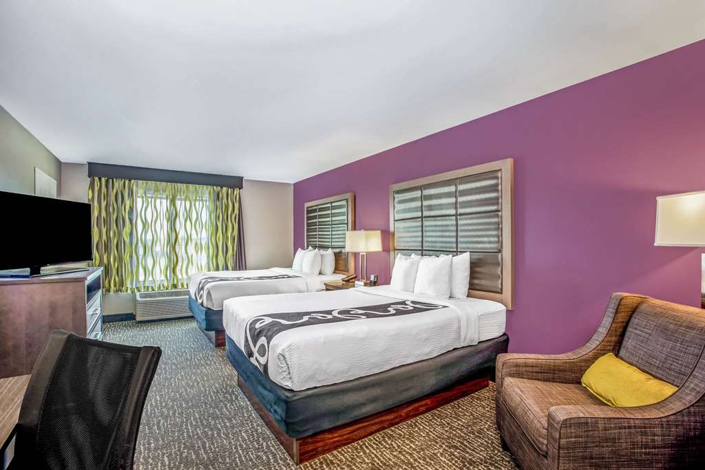 La Quinta Inn & Suites by Wyndham Kearney - photo 12