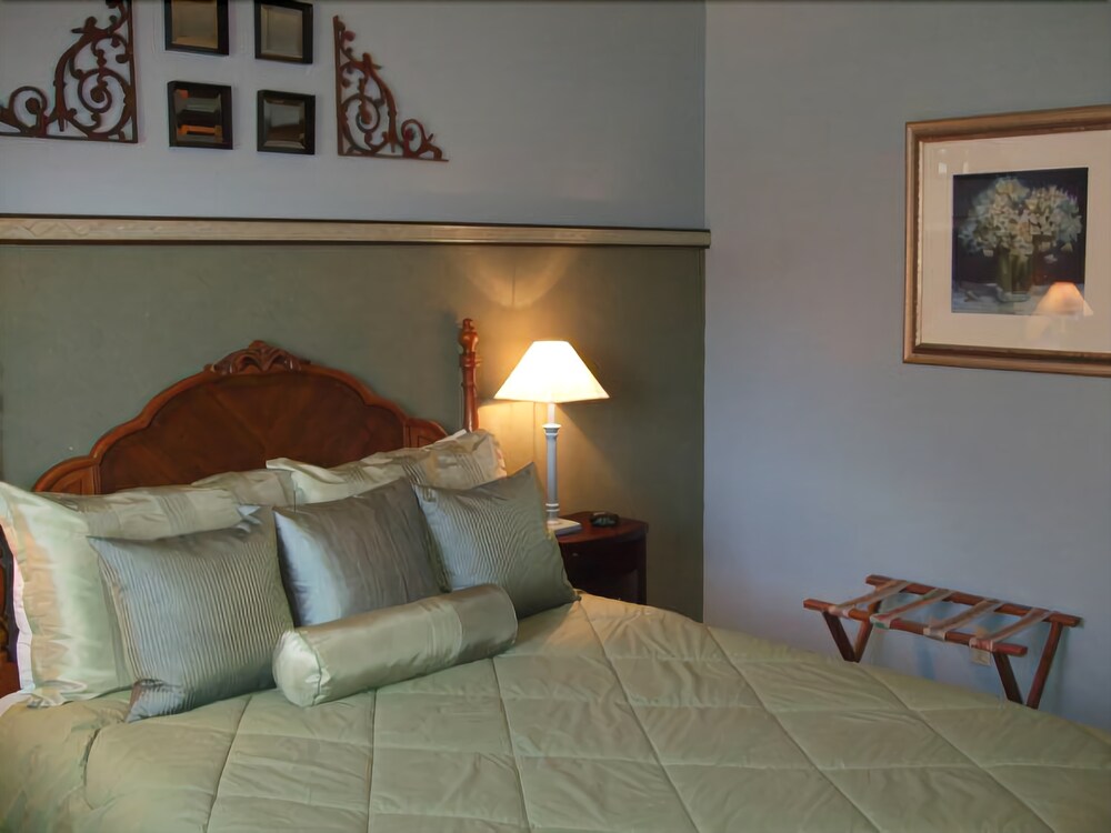 The Iron Gate Inn - photo 7