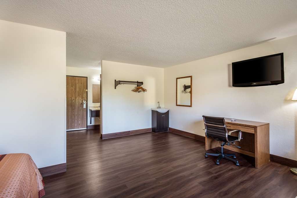 Americas Best Value Inn & Suites Harrisonville - photo 18