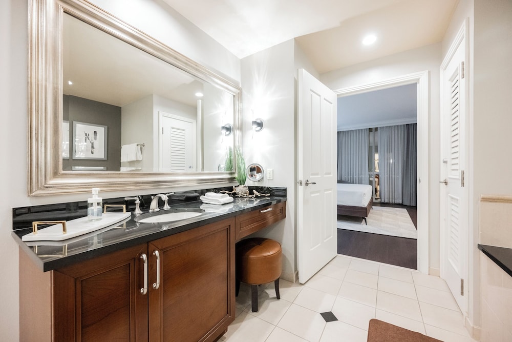 StripViewSuites at Signature - photo 238