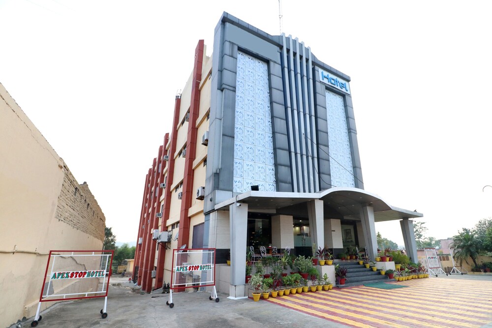 OYO 4839 Apex Hotel Baddi in Nalagarh, India