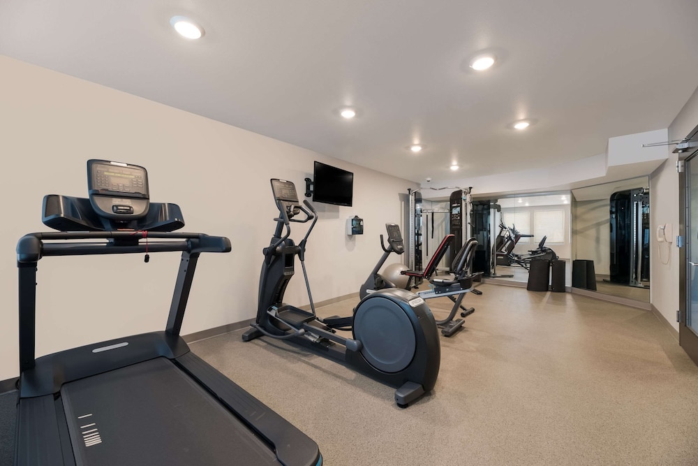 WoodSpring Suites Phoenix Deer Valley - photo 20