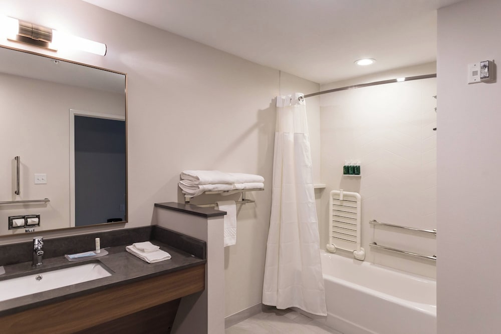 Fairfield Inn and Suites by Marriott Northfield - photo 12