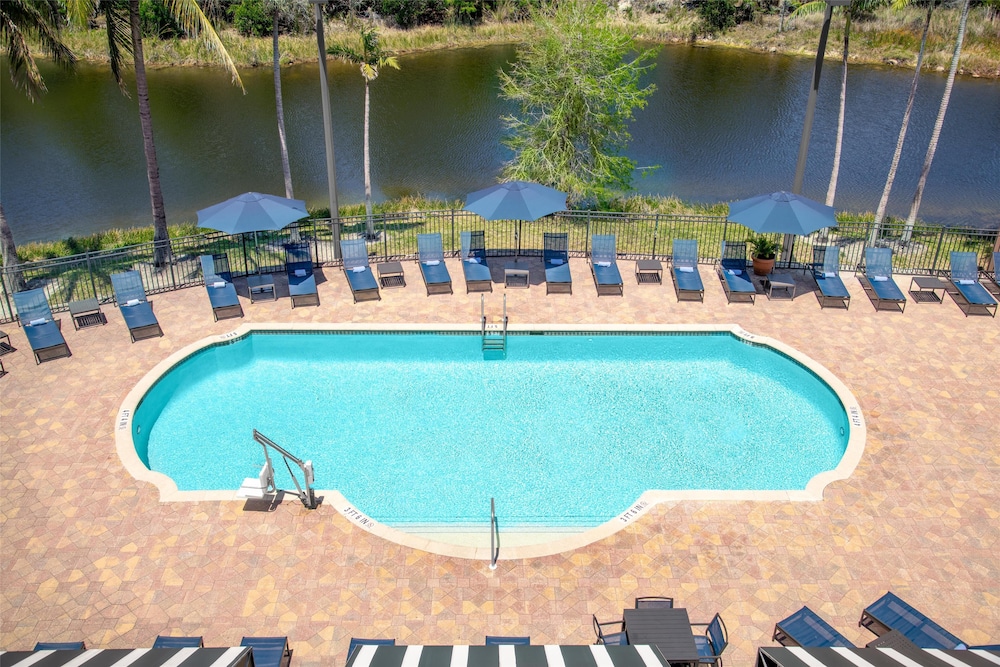 Embassy Suites by Hilton Fort Myers Estero - photo 37