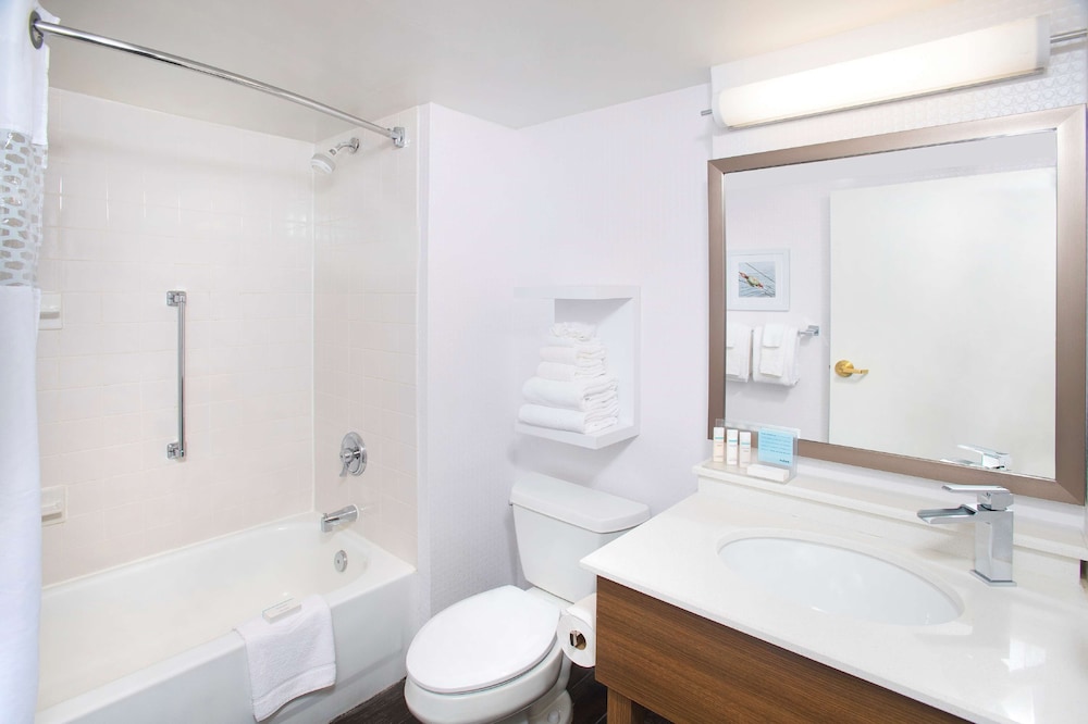 Hampton Inn & Suites Annapolis - photo 20