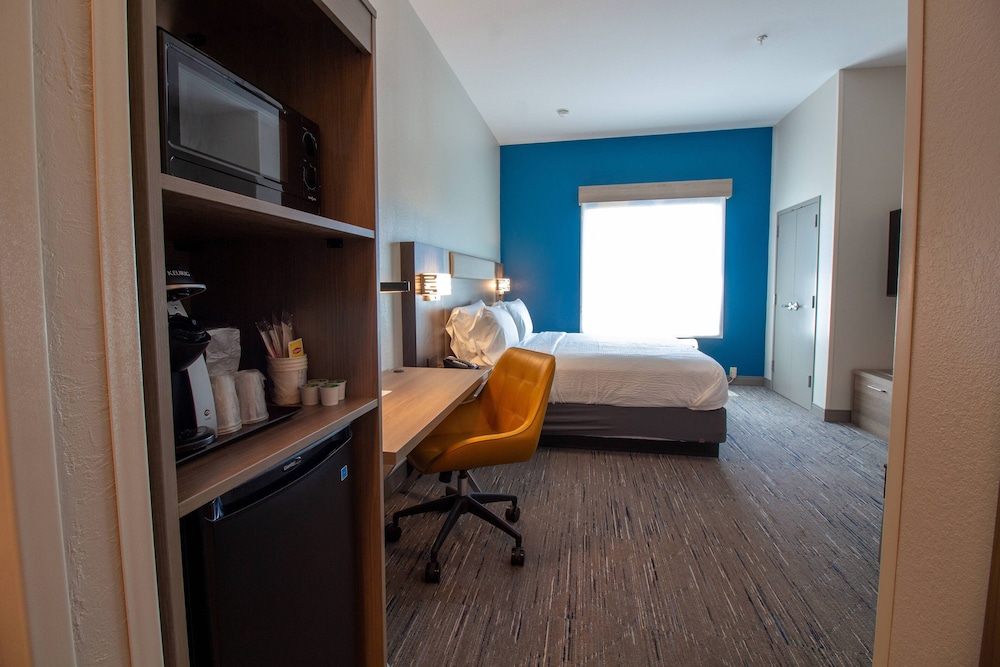 Holiday Inn Express Leland Wilmington Area by IHG - photo 8