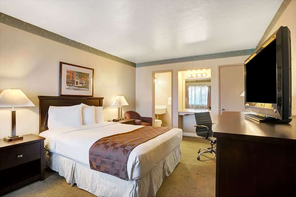 Travelodge by Wyndham Everett City Center - photo 14