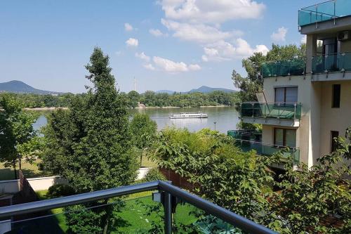Danube Dream Superb view & garage — 4-Star Luxury Hotel in Budapest, Hungary