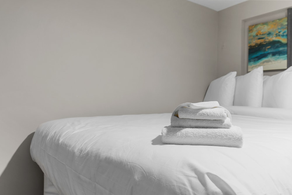Beds on Broadmoor Two Units - photo 13