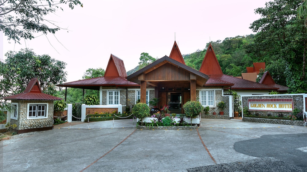 Golden Rock Hotel — hotel in Kyaikto
