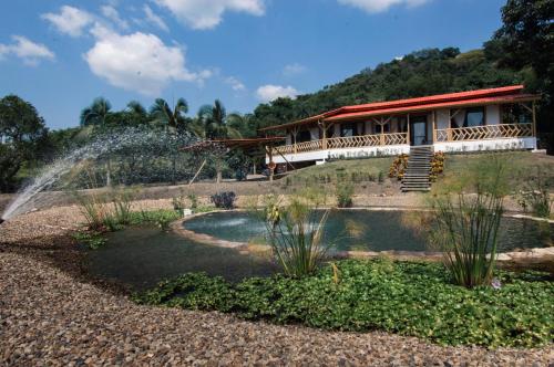 Guaduas de Jade Casa campestre — 4-Star Luxury Hotel in La Mesa, Colombia