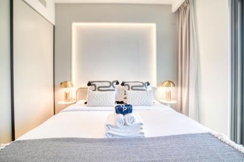 Seaside Splendor: Luxe Retreat at Emaar Beachfront — 4-Star Luxury Hotel in Dubai, United Arab Emirates