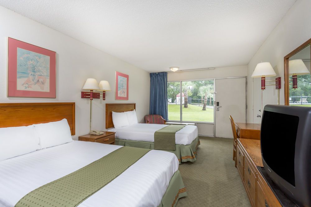 Palmetto Inn - photo 11