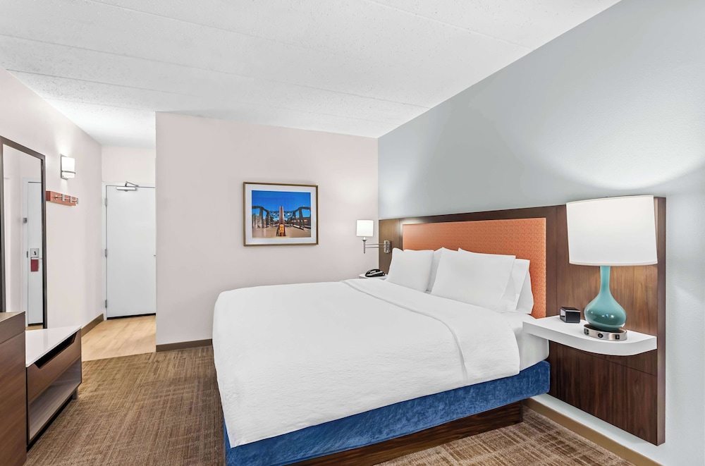 Hampton Inn Chicago Naperville - photo 13