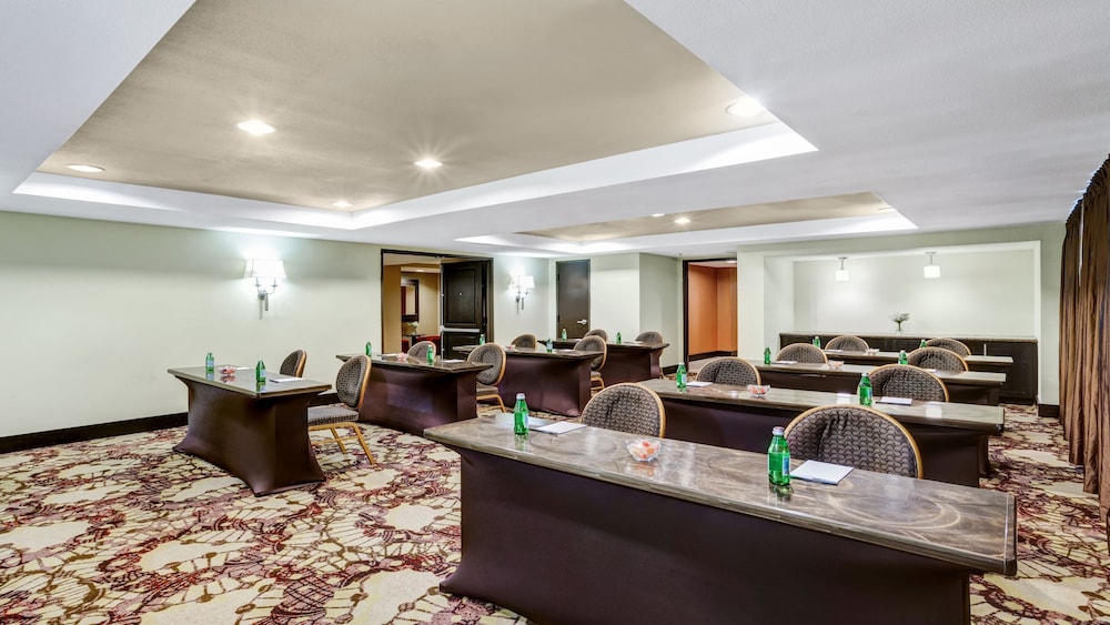 Crowne Plaza Houston Galleria Area by IHG - photo 90