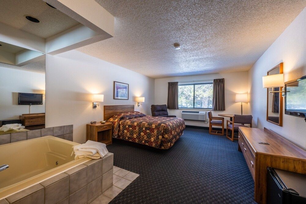 Boulder Junction Motor Lodge — 4-Star Luxury Hotel in Port Washington, United States