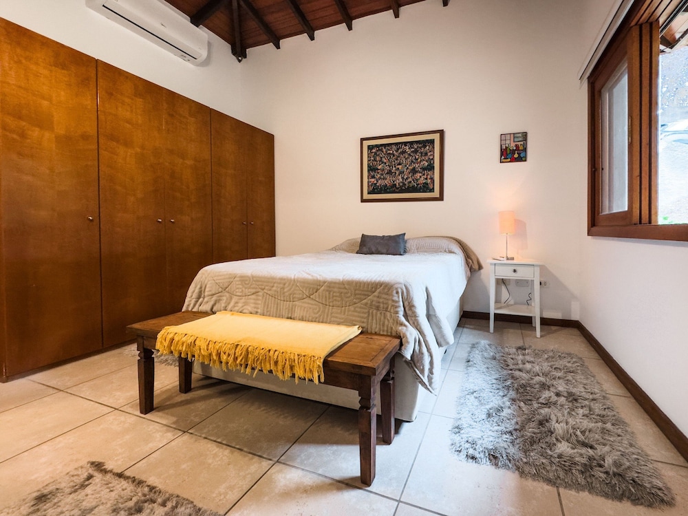 Chalé Encantador na Granja Viana — hotel in Carapicuiba