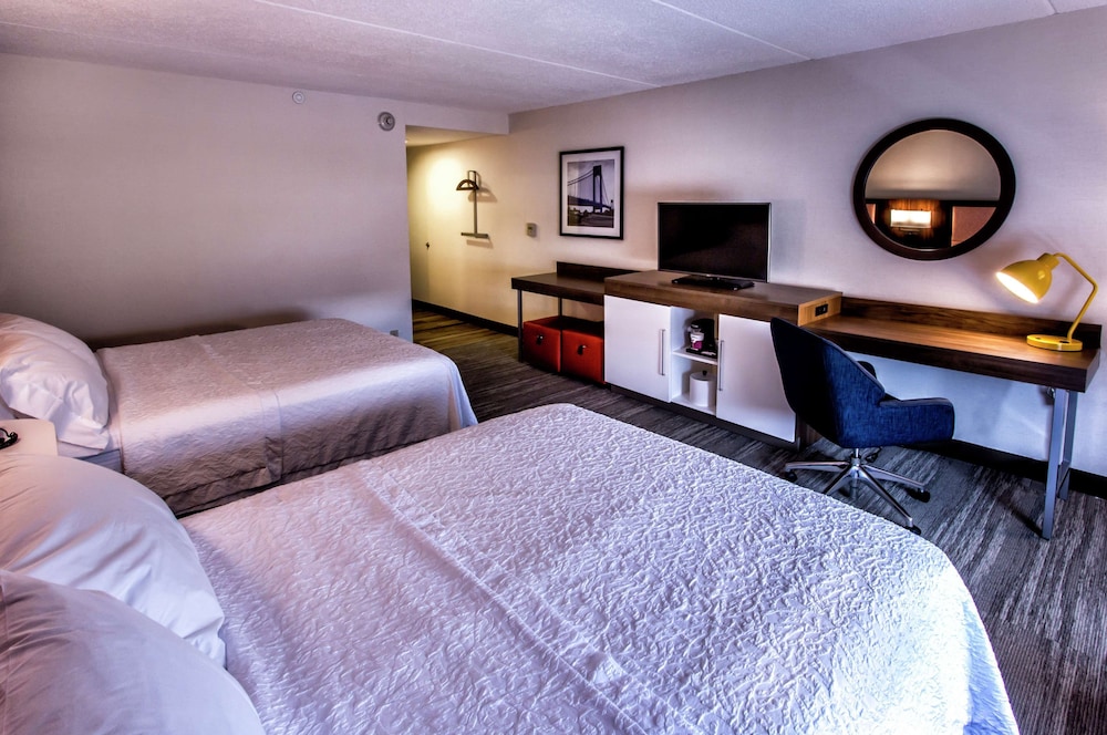 Hampton Inn & Suites Staten Island - photo 29
