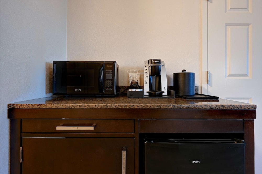 Hilton Garden Inn San Bernardino - photo 16