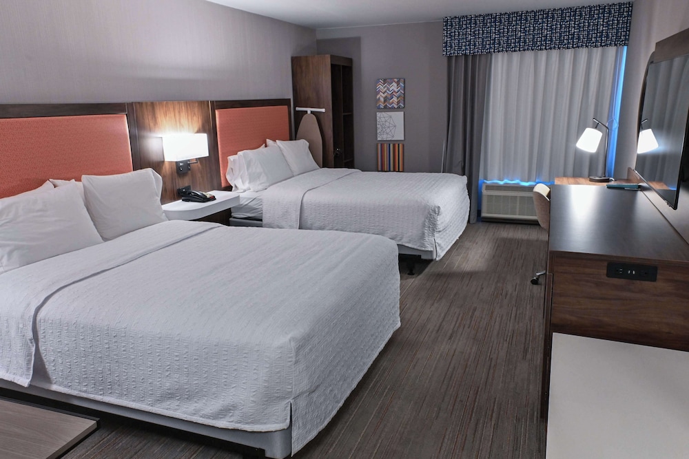 Hampton Inn Fremont - photo 11