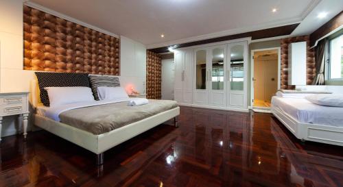 Clean Comfy Cozy easy to go Siam Paragon and Chatuchak Market