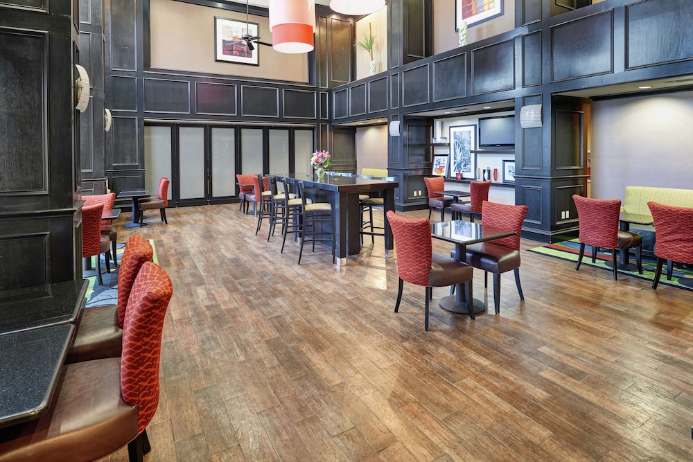 Hampton Inn & Suites Decatur - photo 2