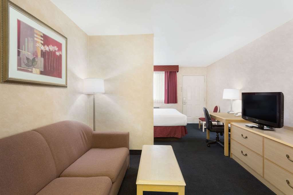 Days Inn by Wyndham Bullhead City - photo 8