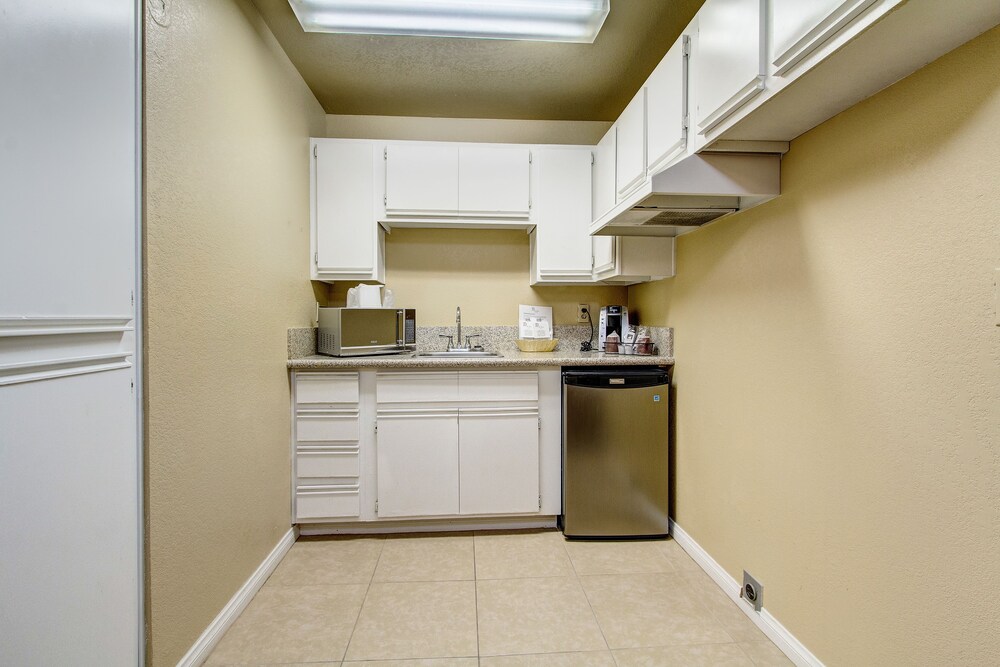 The Rita Suites - photo 15
