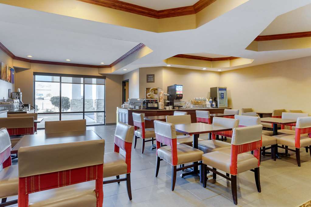 Comfort Suites South Haven near I 96 - photo 29