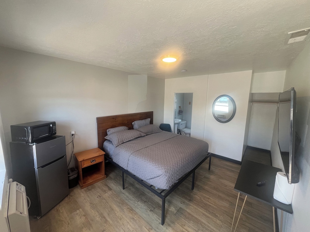 Mac s Motel - photo 13