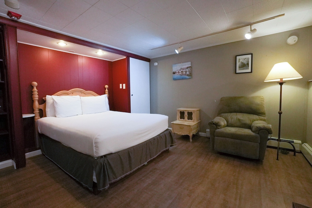 North Beach Hotel - photo 8