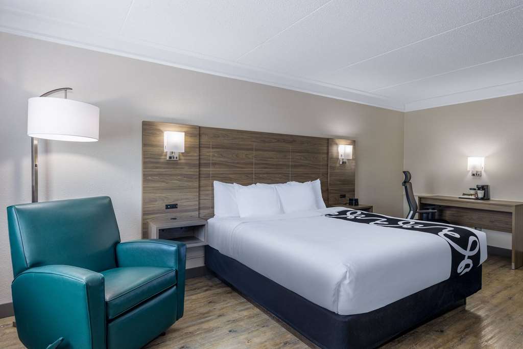 La Quinta Inn by Wyndham Kansas City Lenexa - photo 21