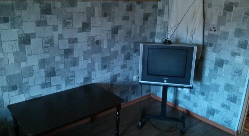 Dom u ozera Hyumpelyayarvi in Sortavala, Russia