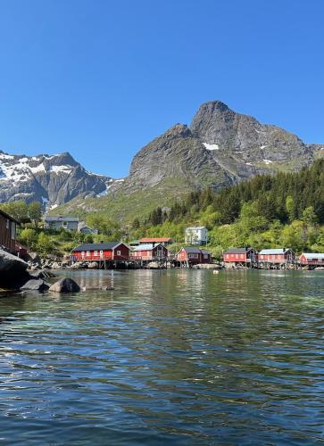 Nusfjord Waterfront Rorbu 18 — 4-Star Luxury Hotel in Ramberg, Norway