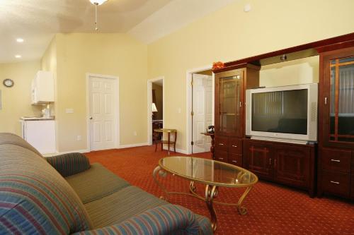 Exit 5 Motel and Cottages - photo 14