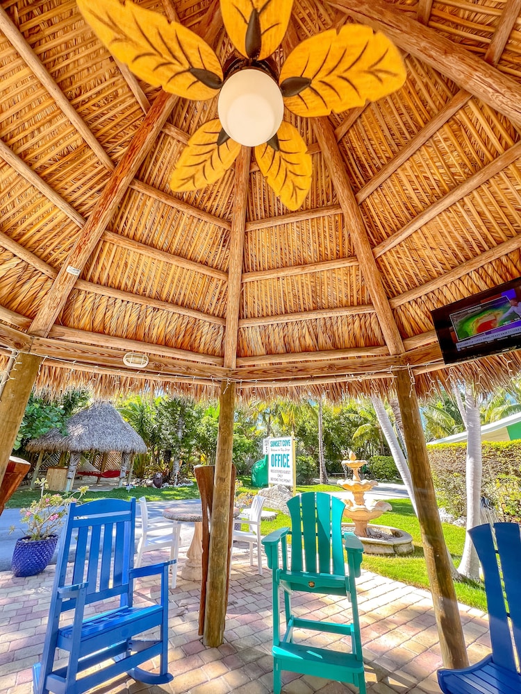 Sunset Cove Beach Resort - photo 3