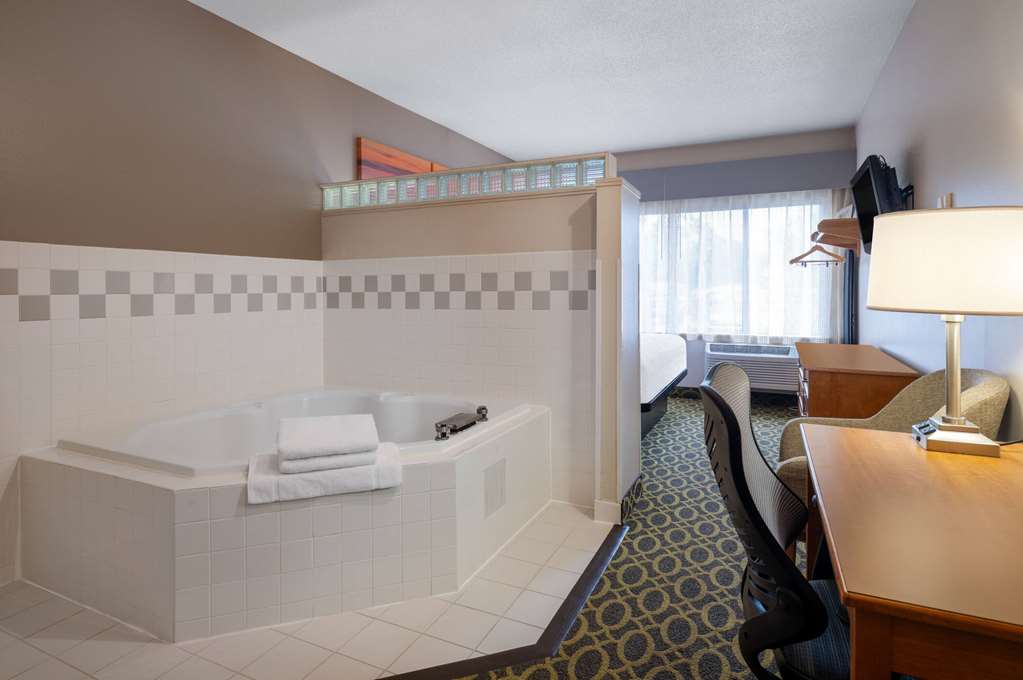 Days Inn & Suites by Wyndham Madison - photo 26