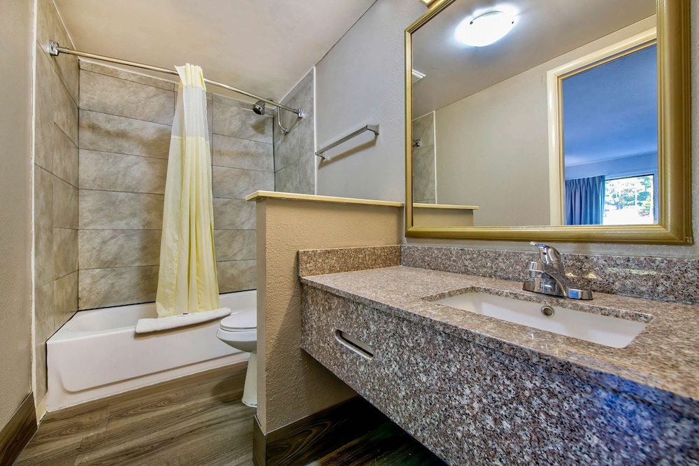 Studio 6 Birmingham AL Medical Center - photo 17
