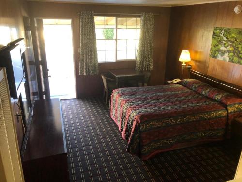 Edgewood Motel - photo 10