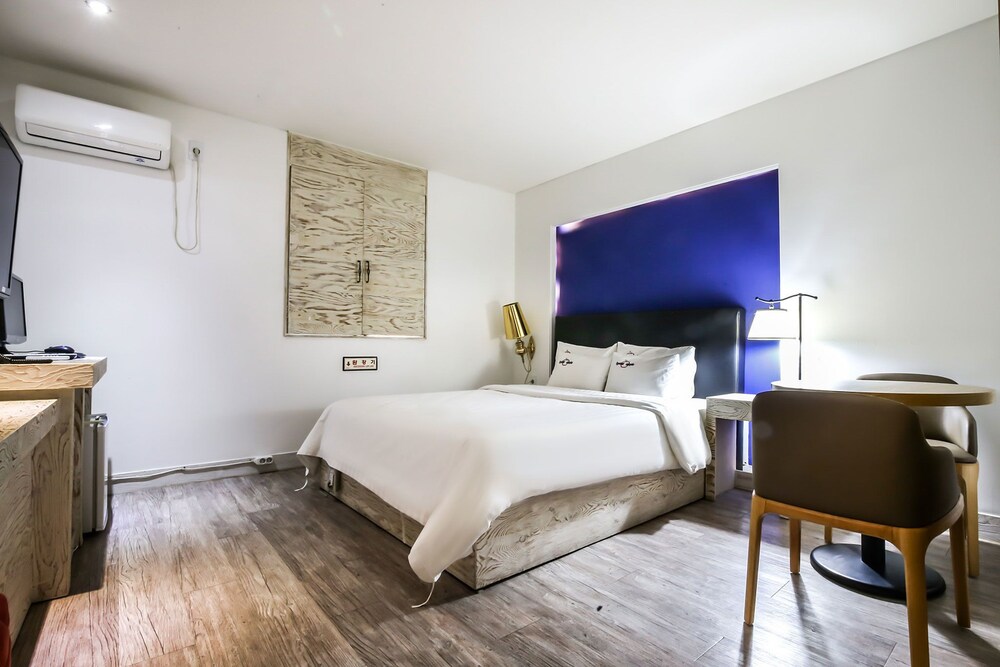 Apple Hotel — hotel in Waegwan