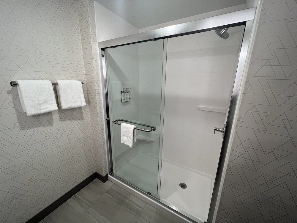 Holiday Inn Express and Suites Tomah by IHG - photo 10