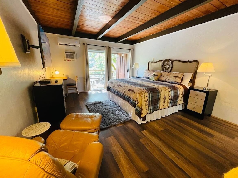Riverfront Lodging - photo 7