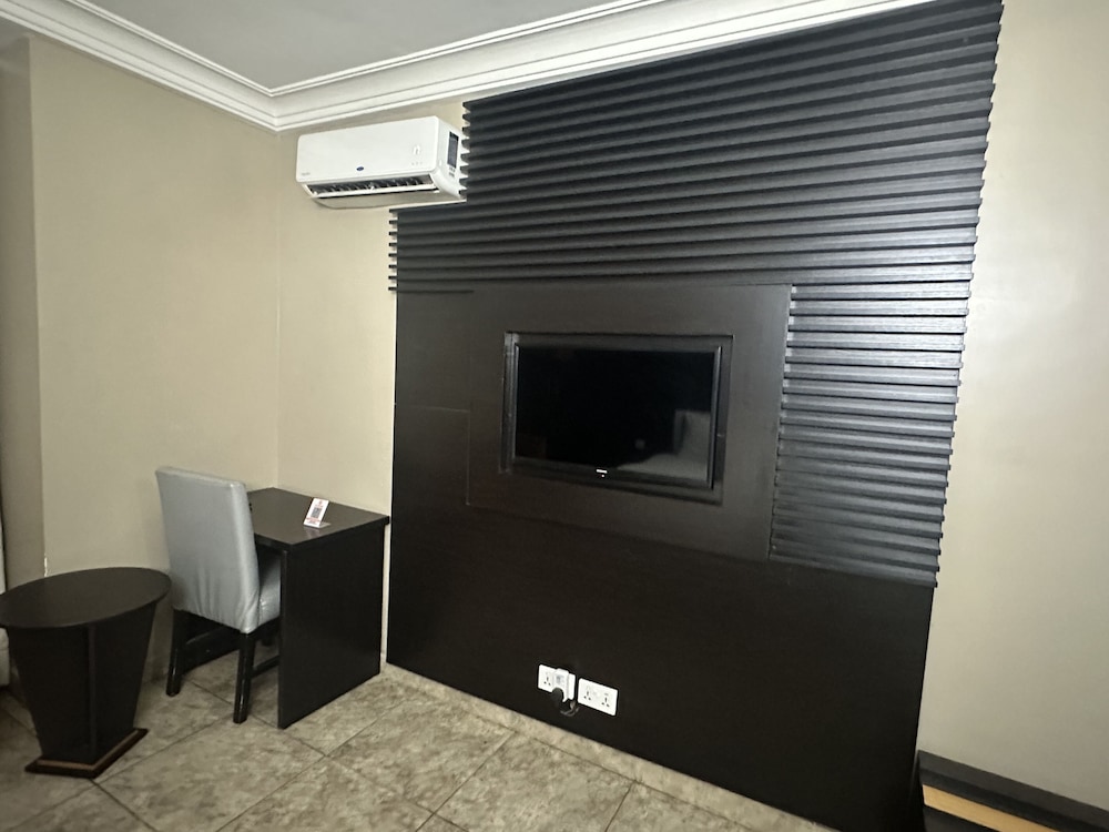 Maxx Msquare Hotel — Lagos — photo 4