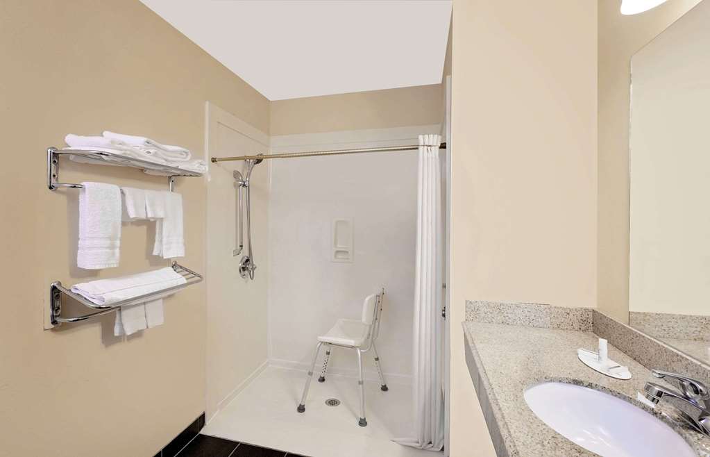 Super 8 by Wyndham Siloam Springs - photo 7