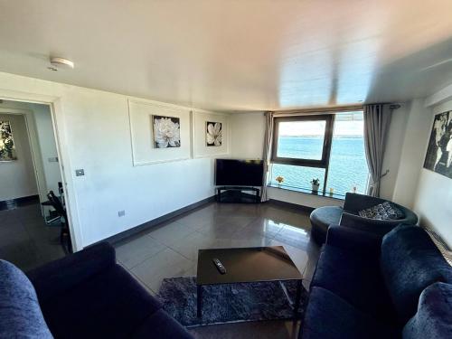 Ocean Park Apartments Oceanfront Free Parking and Fast WiFi — 4-Star Luxury Hotel in Edinburgh, United Kingdom