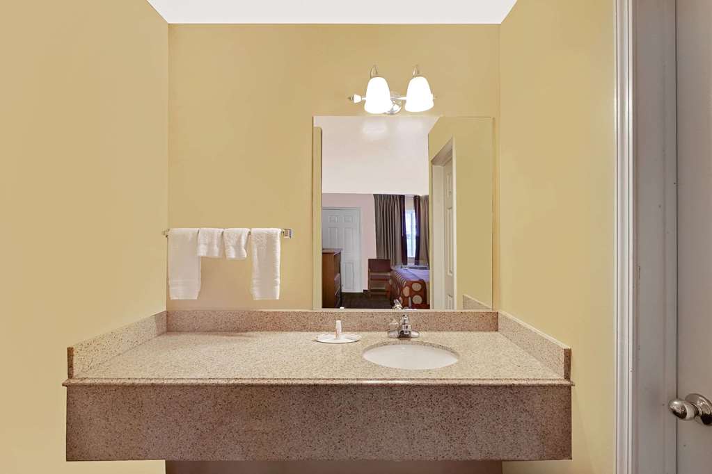 Super 8 by Wyndham Siloam Springs - photo 6