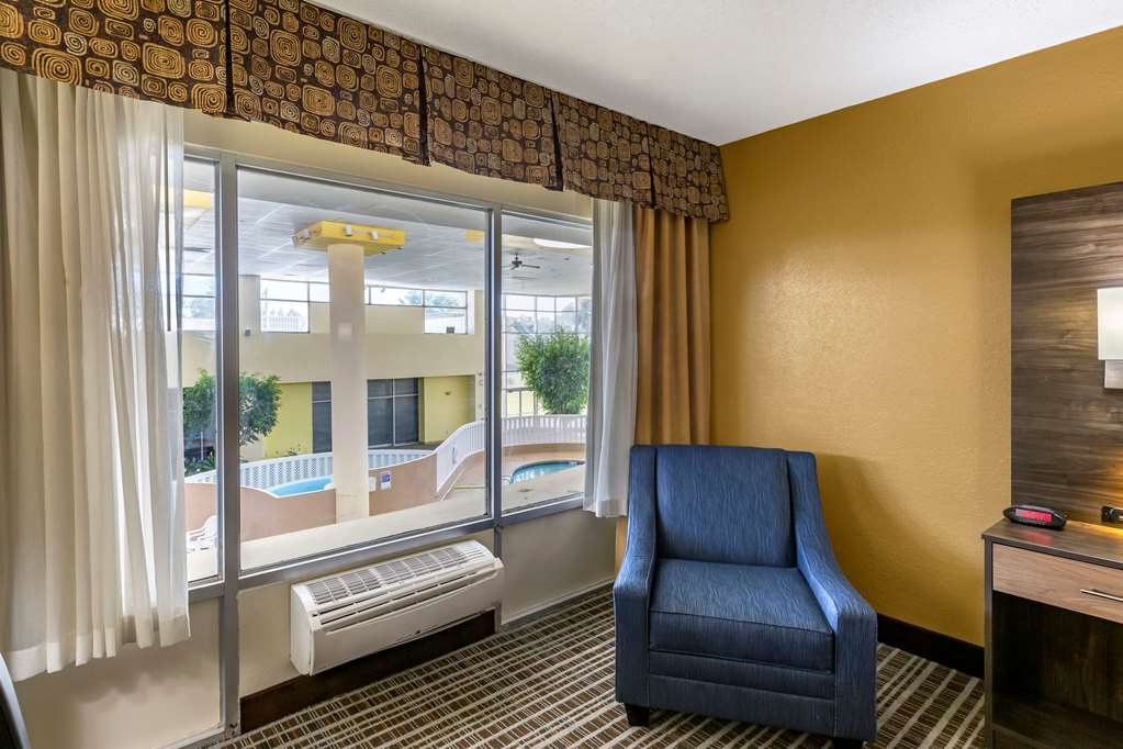 Quality Inn & Suites Greensboro High Point - photo 11
