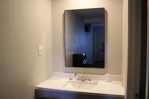 Flagstaff Motel - photo 16